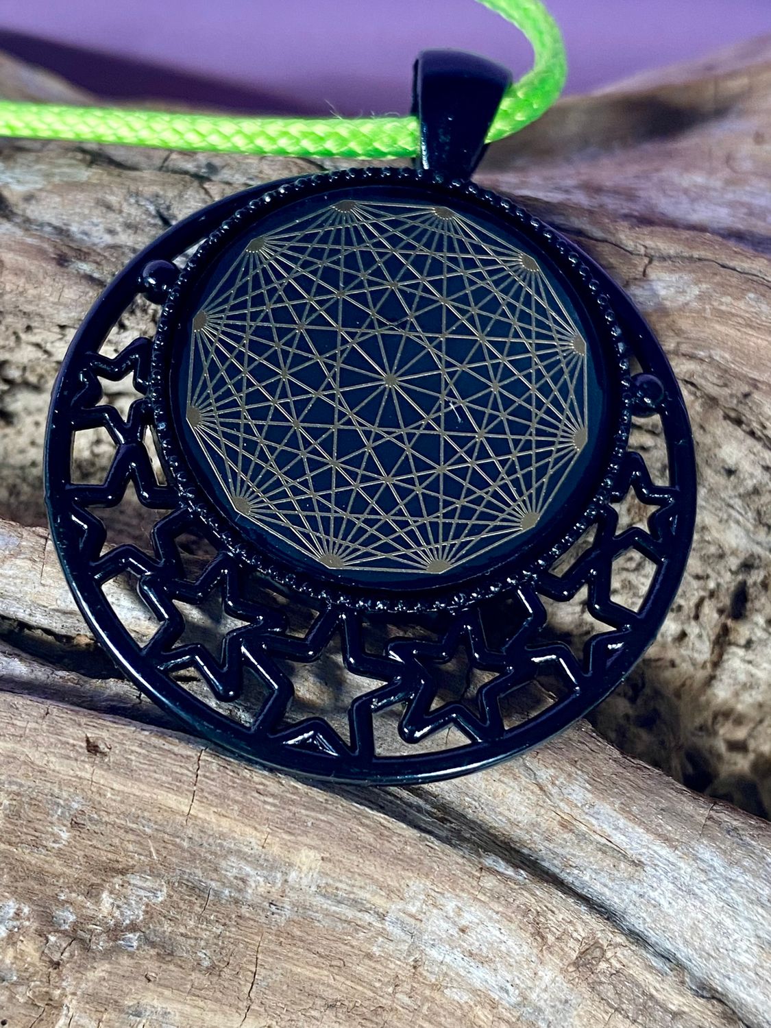 Amulett – schwarz, Dodecagram, Disc in schwarz, 25 mm, goldlegiert, kupferunterlegt – Produktansicht 1