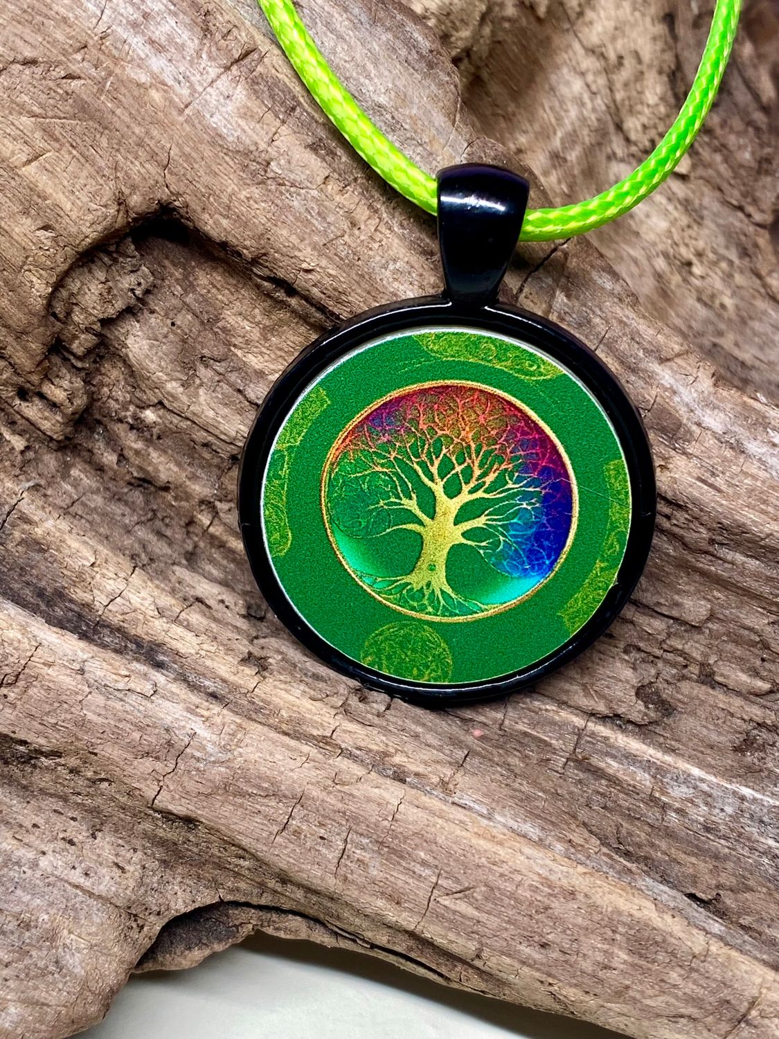 Amulett – schwarz, Baum des Lebens grün, Disc 25 mm – Produktansicht 1