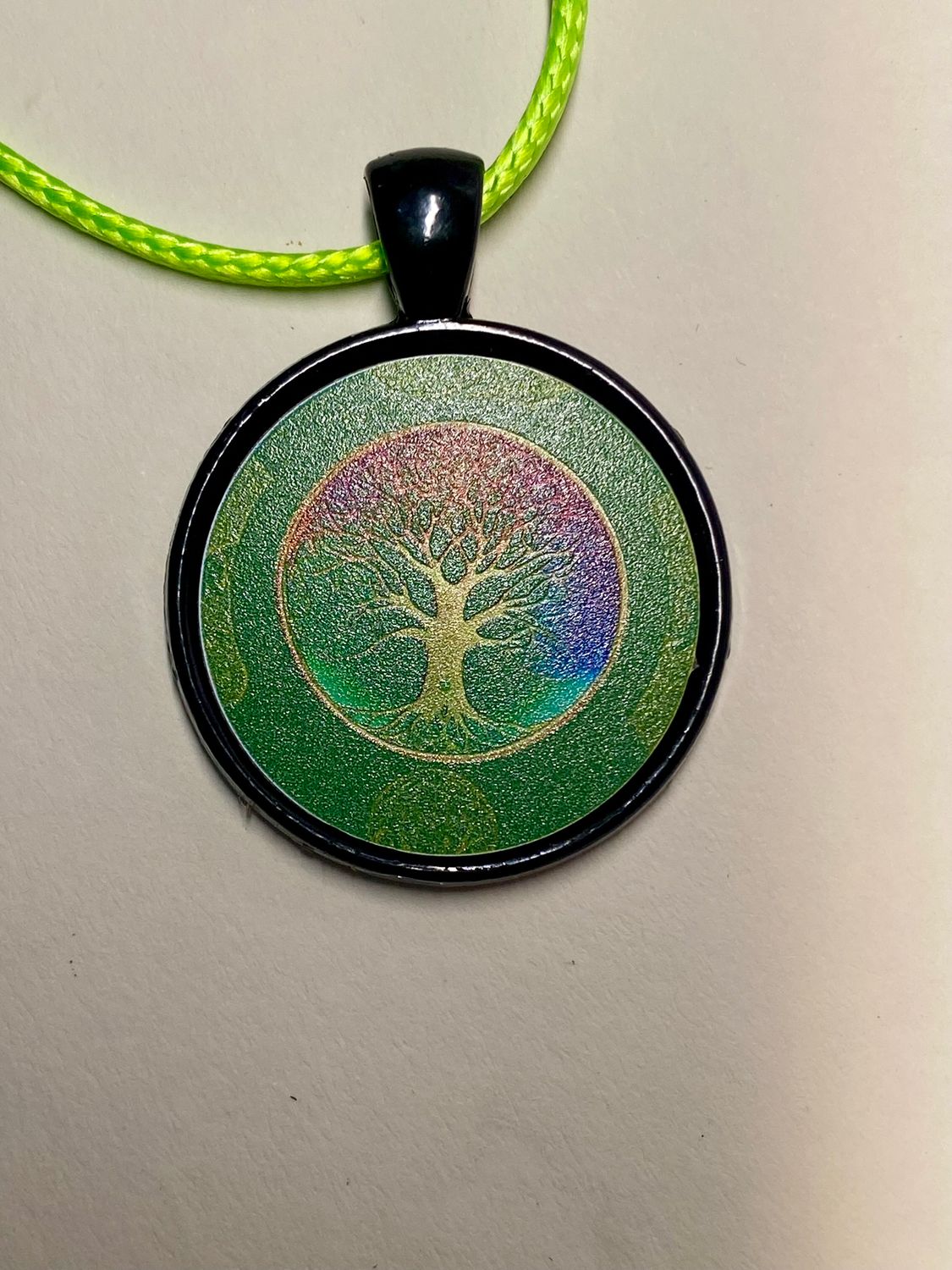 Amulett – schwarz, Baum des Lebens grün, Disc 25 mm – Produktansicht 1