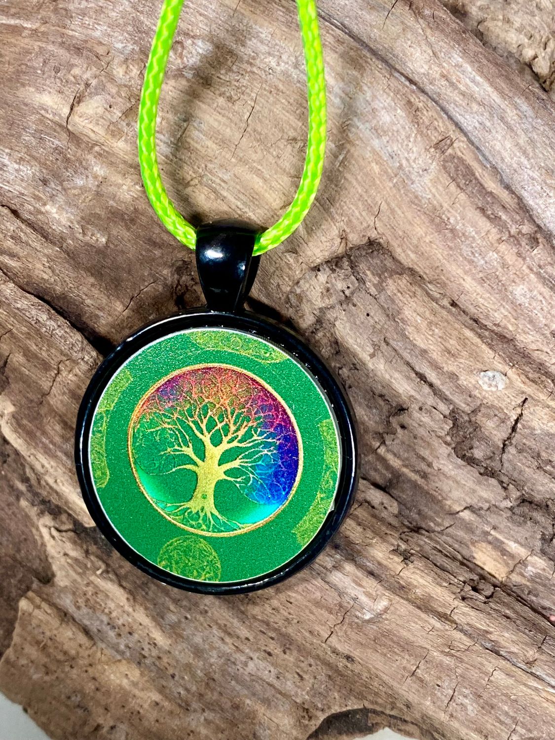 Amulett – schwarz, Baum des Lebens grün, Disc 25 mm – Produktansicht 1
