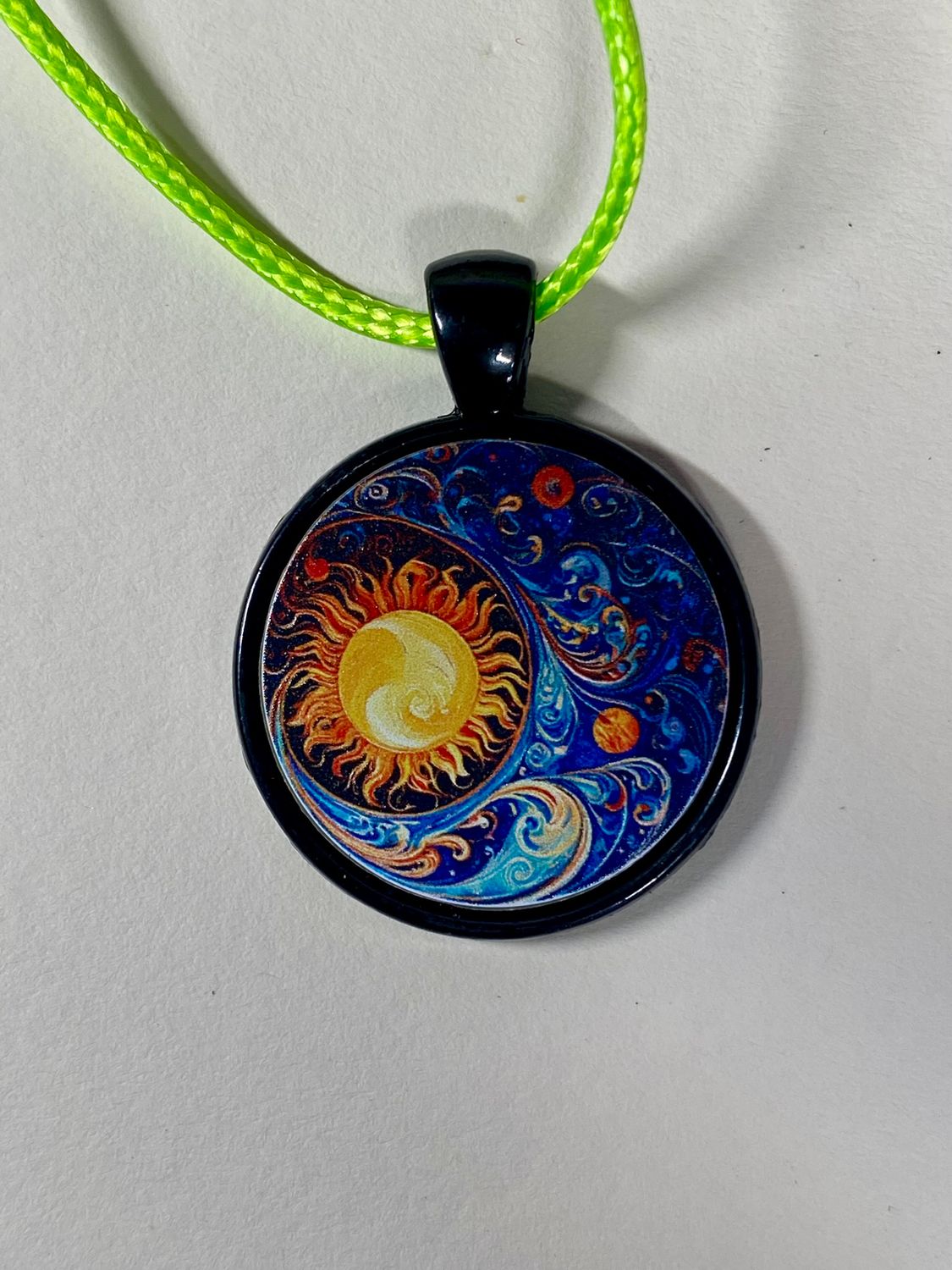 Amulett – schwarz, Himmel, Disc 25 mm – Produktansicht 1