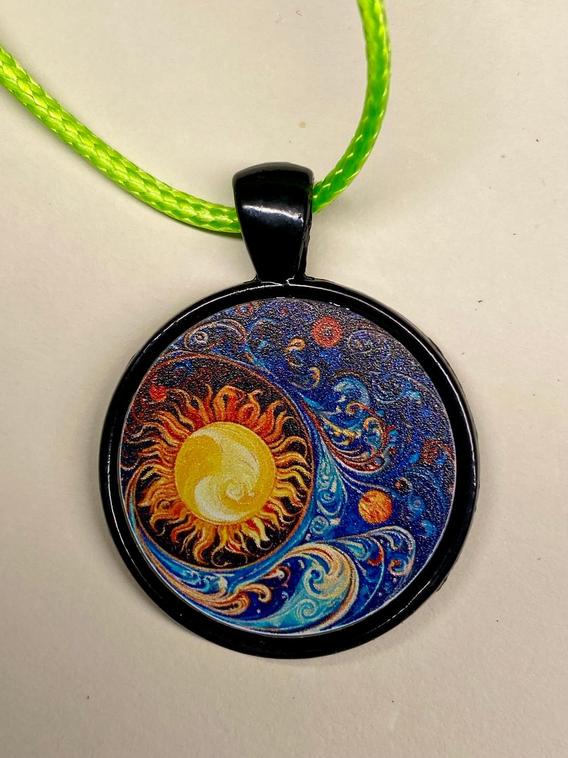 Amulett – schwarz, Himmel, Disc 25 mm – Produktansicht 1