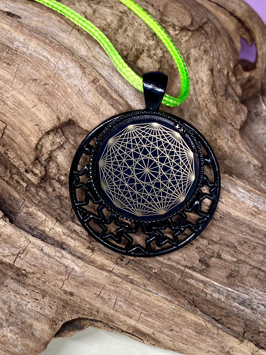 Amulett – schwarz, Dodecagram, Disc in schwarz, 25 mm, goldlegiert, kupferunterlegt – Produktansicht 1