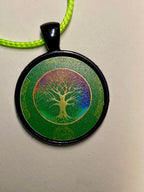 Amulett – schwarz, Baum des Lebens grün, Disc 25 mm – Produktansicht 1