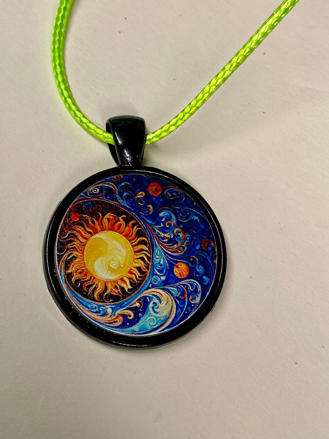 Amulett – schwarz, Himmel, Disc 25 mm – Produktansicht 1