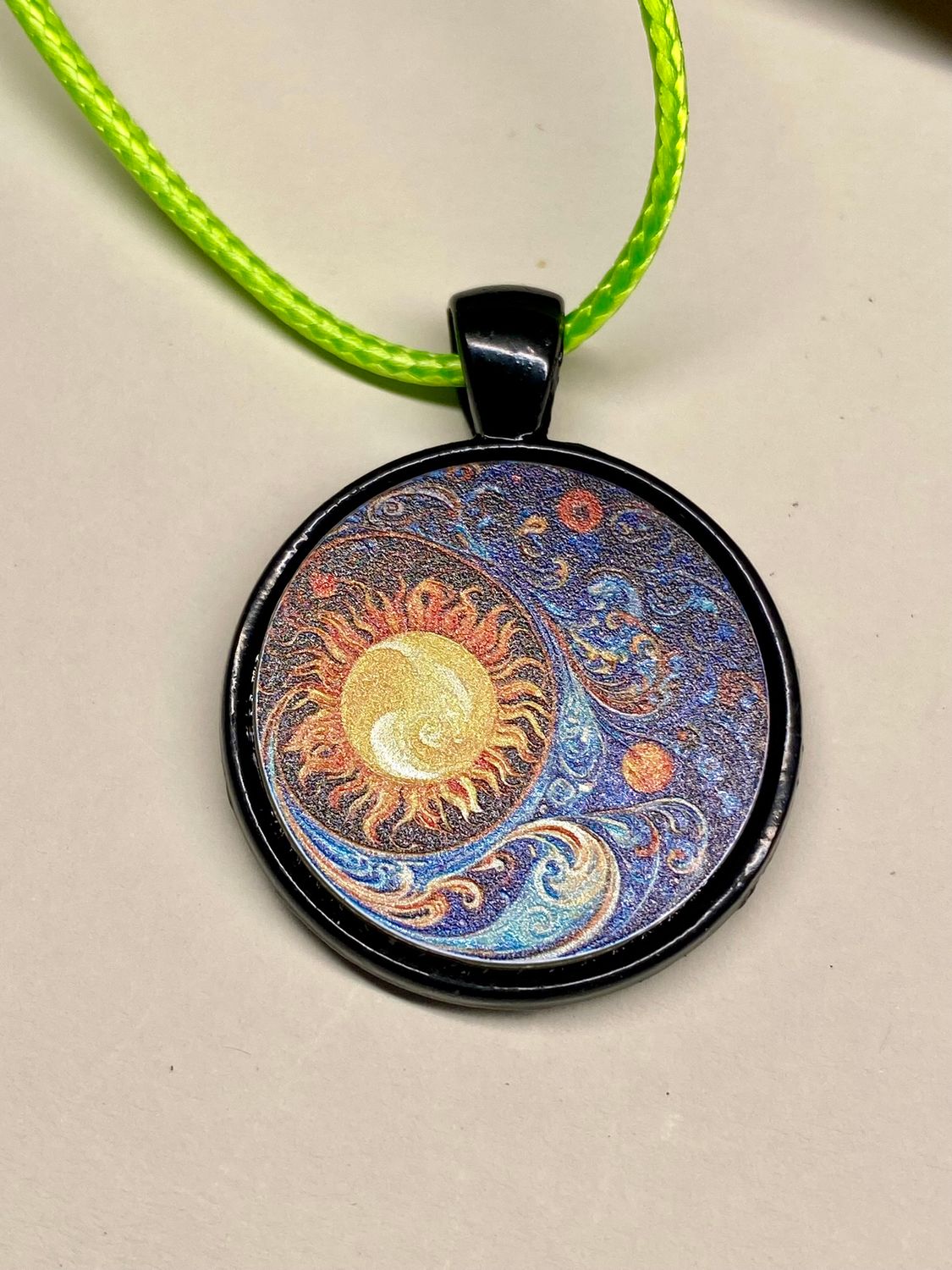 Amulett – schwarz, Himmel, Disc 25 mm – Produktansicht 1