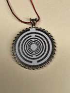 Amulett – Lakhovsky MWOals weisser 35 mm Coin mit zinnlegiert in eine silberfarben Fassung eingearbeitet – Produktansicht 1