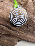 Anhänger Mini Serie rund – Lakhovsky MWOn Symbol Design – Tigeraugensymbol – Produktansicht 1