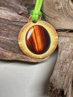 Anhänger Mini Serie rund – Lakhovsky MWOn Symbol Design – Tigeraugensymbol – Produktansicht 1