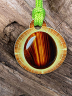 Anhänger Mini Serie rund – Lakhovsky MWOn Symbol Design – Tigeraugensymbol – Produktansicht 1