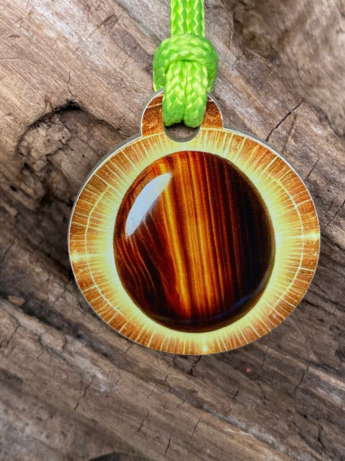 Anhänger Mini Serie rund – Lakhovsky MWOn Symbol Design – Tigeraugensymbol – Produktansicht 1