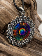 Amulett – silberfarben Blumenmuster mit Frequenz Portal Symbol – Produktansicht 1