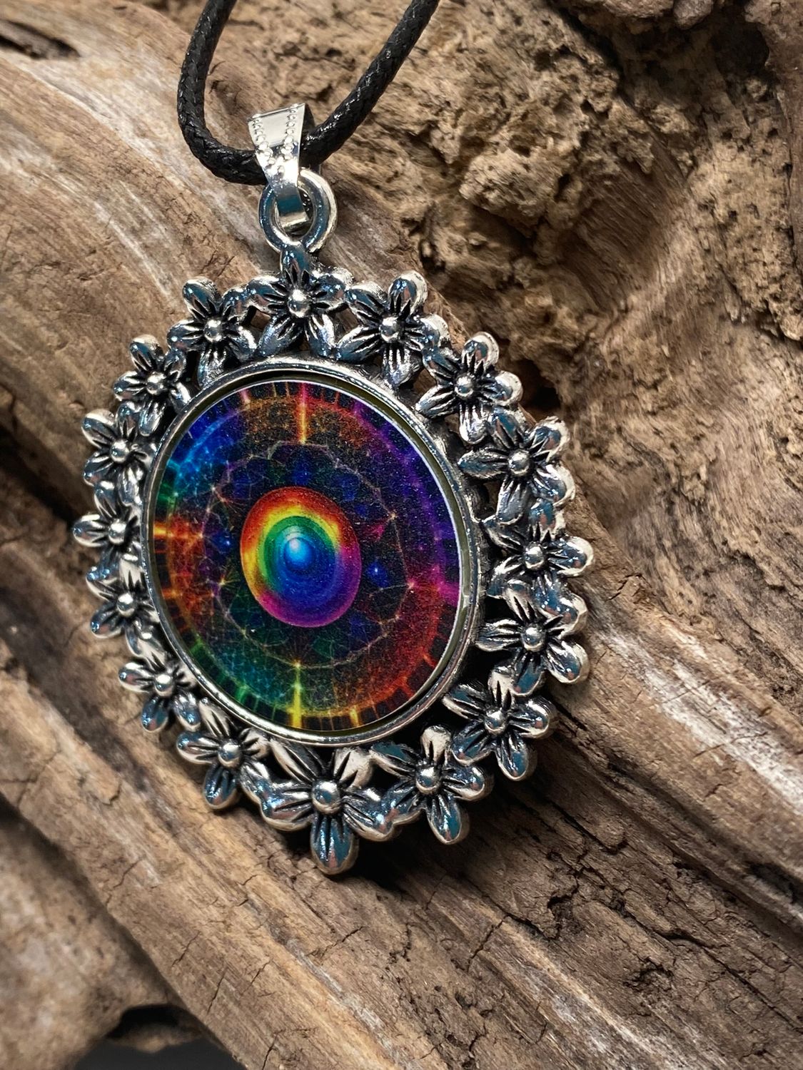 Amulett – silberfarben Blumenmuster mit Frequenz Portal Symbol – Produktansicht 1