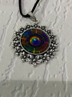 Amulett – silberfarben Blumenmuster mit Frequenz Portal Symbol – Produktansicht 1
