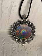 Amulett – silberfarben Blumenmuster mit Frequenz Portal Symbol – Produktansicht 1