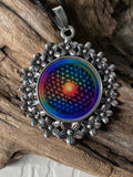 Amulett – silberfarben Blumenmuster mit Blume des Lebens Symbol – Produktansicht 1