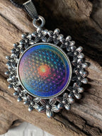 Amulett – silberfarben Blumenmuster mit Blume des Lebens Symbol – Produktansicht 1