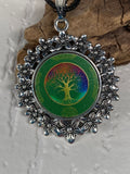 Amulett – silberfarben Blumenmuster mit Baum des Lebens Symbol – Produktansicht 1