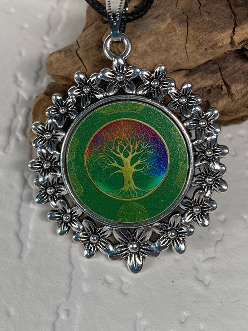 Amulett – silberfarben Blumenmuster mit Baum des Lebens Symbol – Produktansicht 1