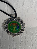 Amulett – silberfarben Blumenmuster mit Baum des Lebens Symbol – Produktansicht 1