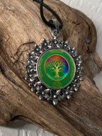 Amulett – silberfarben Blumenmuster mit Baum des Lebens Symbol – Produktansicht 1