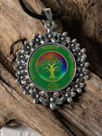 Amulett – silberfarben Blumenmuster mit Baum des Lebens Symbol – Produktansicht 1