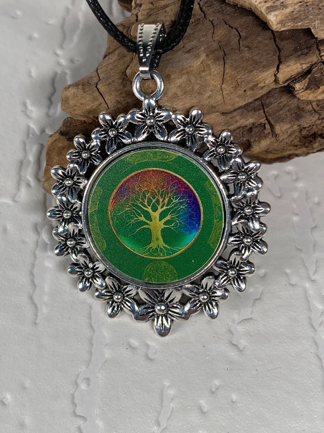 Amulett – silberfarben Blumenmuster mit Baum des Lebens Symbol – Produktansicht 1