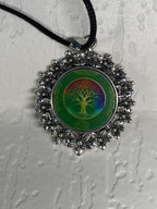 Amulett – silberfarben Blumenmuster mit Baum des Lebens Symbol – Produktansicht 1