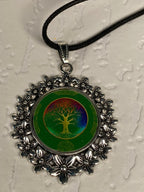 Amulett – silberfarben Blumenmuster mit Baum des Lebens Symbol – Produktansicht 1