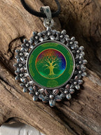 Amulett – silberfarben Blumenmuster mit Baum des Lebens Symbol – Produktansicht 1