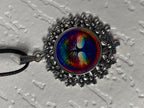 Amulett – silberfarben Blumenmuster mit Baum des Lebens Symbol – Produktansicht 1