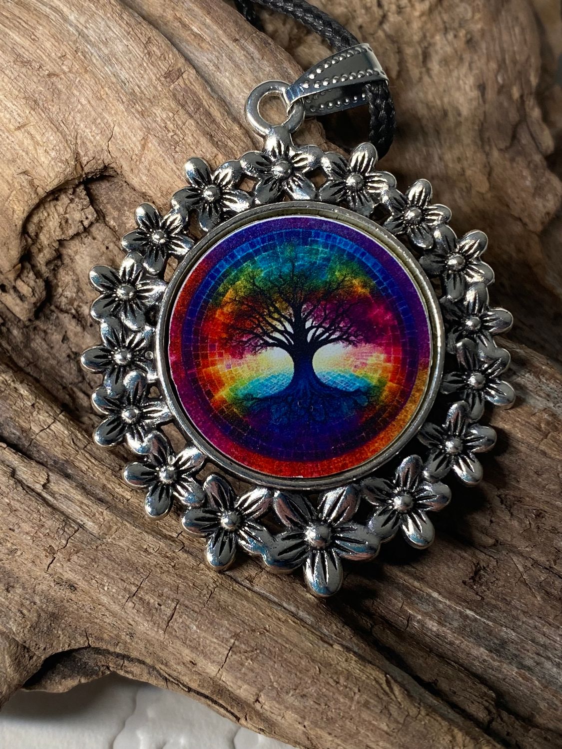 Amulett – silberfarben Blumenmuster mit Baum des Lebens Symbol – Produktansicht 1