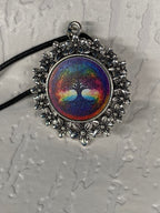 Amulett – silberfarben Blumenmuster mit Baum des Lebens Symbol – Produktansicht 1