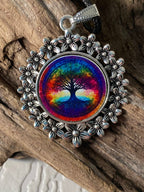 Amulett – silberfarben Blumenmuster mit Baum des Lebens Symbol – Produktansicht 1