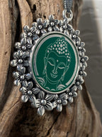 Amulett – silberfarben Blumenmuster mit Buddha Symbol – Produktansicht 1