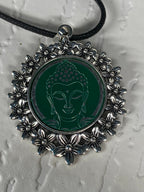 Amulett – silberfarben Blumenmuster mit Buddha Symbol – Produktansicht 1