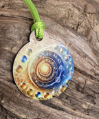 Anhänger Mini Serie rund – Lakhovsky MWOn Symbol Design – kosmischer Frequenz Symbolart – Produktansicht 1