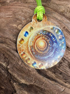 Anhänger Mini Serie rund – Lakhovsky MWOn Symbol Design – kosmischer Frequenz Symbolart – Produktansicht 1