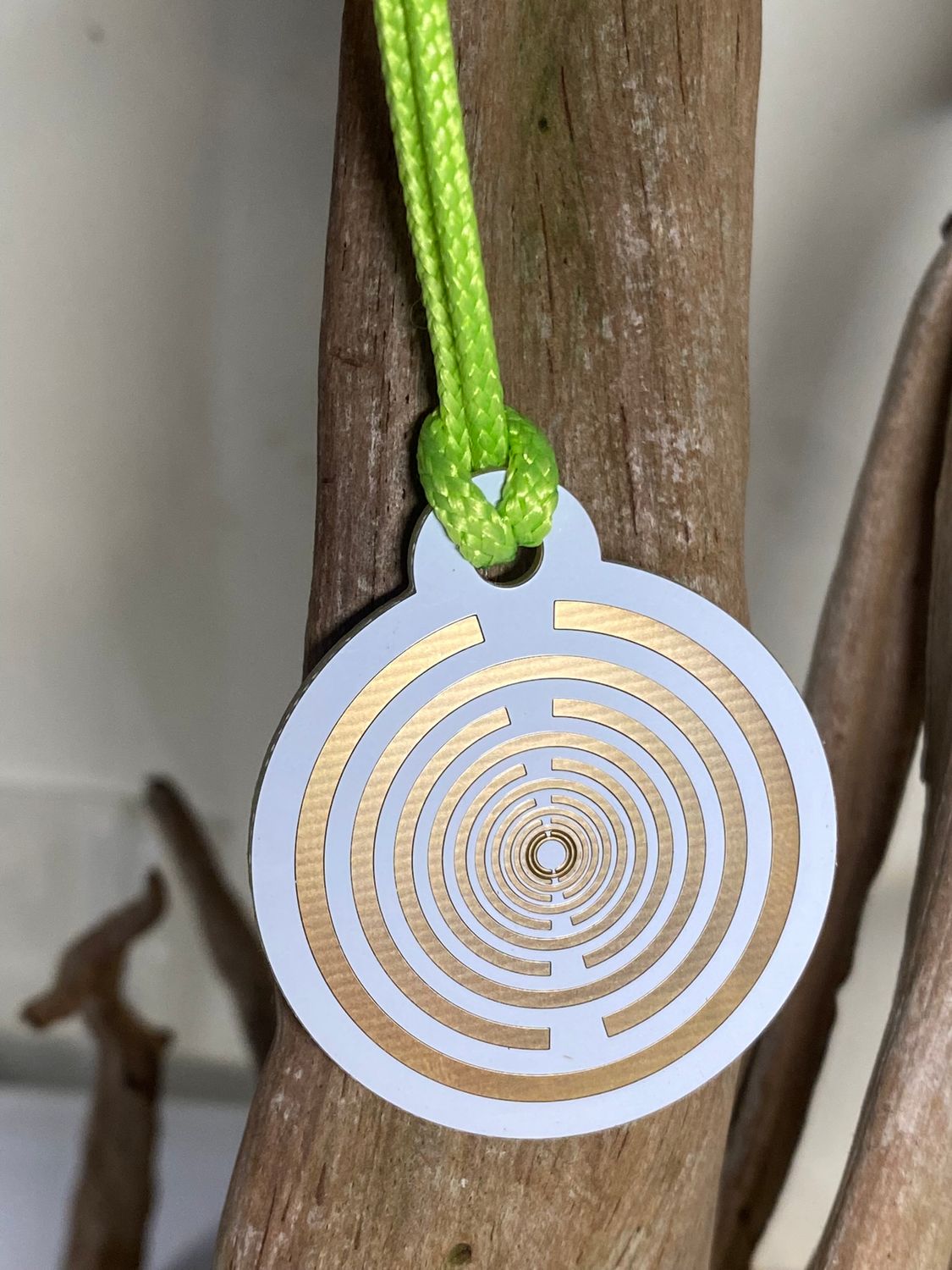 Anhänger Mini Serie rund – Lakhovsky MWOn Symbol Design – kosmischer Frequenz Symbolart – Produktansicht 1