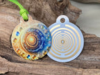 Anhänger Mini Serie rund – Lakhovsky MWOn Symbol Design – kosmischer Frequenz Symbolart – Produktansicht 1