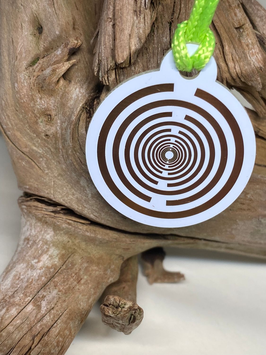 Anhänger Mini Serie rund – Lakhovsky MWOn Symbol Design – kosmischer Frequenz Symbolart – Produktansicht 1