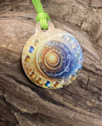Anhänger Mini Serie rund – Lakhovsky MWOn Symbol Design – kosmischer Frequenz Symbolart – Produktansicht 1