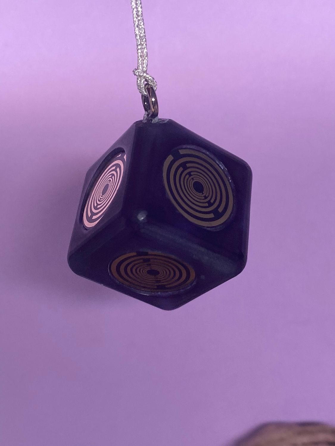 Raumobjekt Würfel transparent schwarz – schwarze Disc – Produktansicht 7