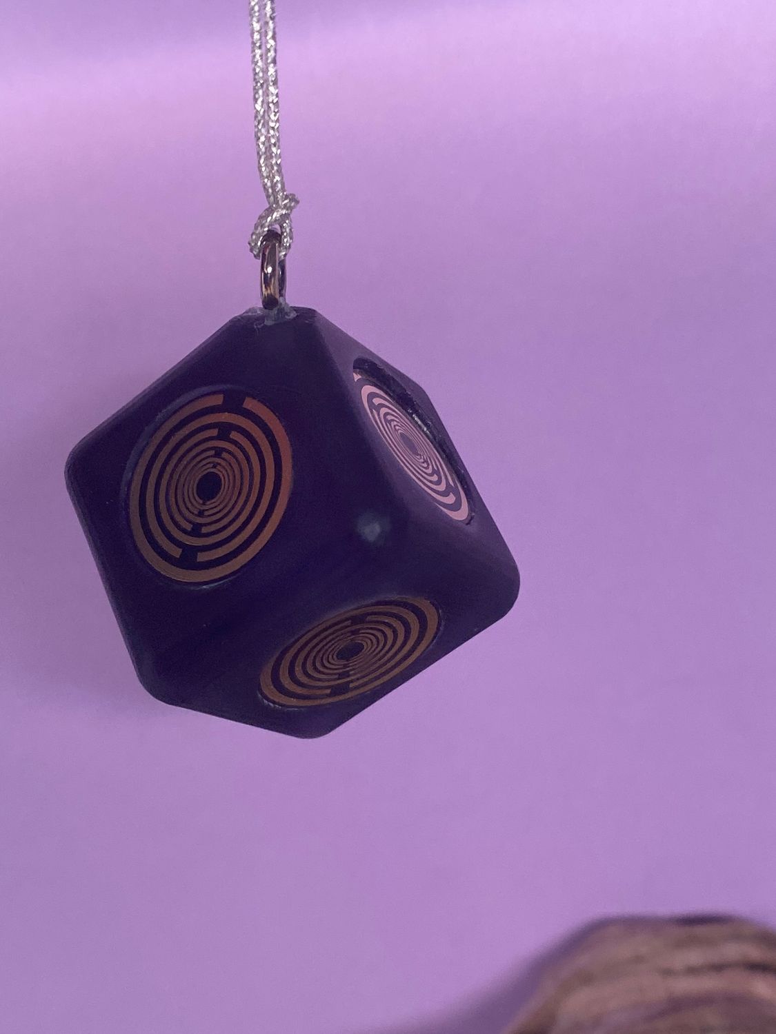 Raumobjekt Würfel transparent schwarz – schwarze Disc – Produktansicht 9