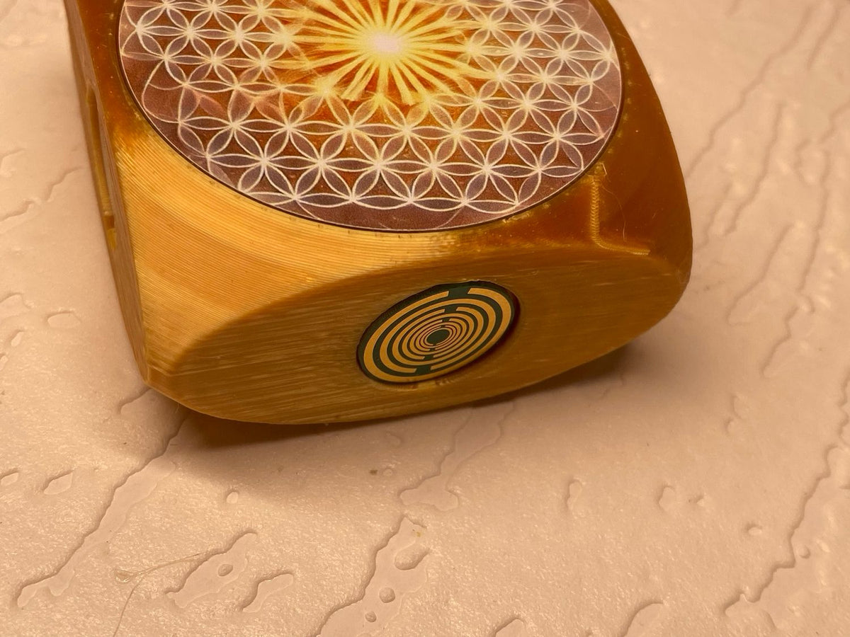 VibraNex Aurycube – 50 mm Oberflächenplatte – Blume des Lebens – Produktansicht 1