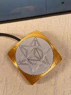 VibraNex Aurycube – 50 mm Oberflächenplatte – Merkaba – Produktansicht 1