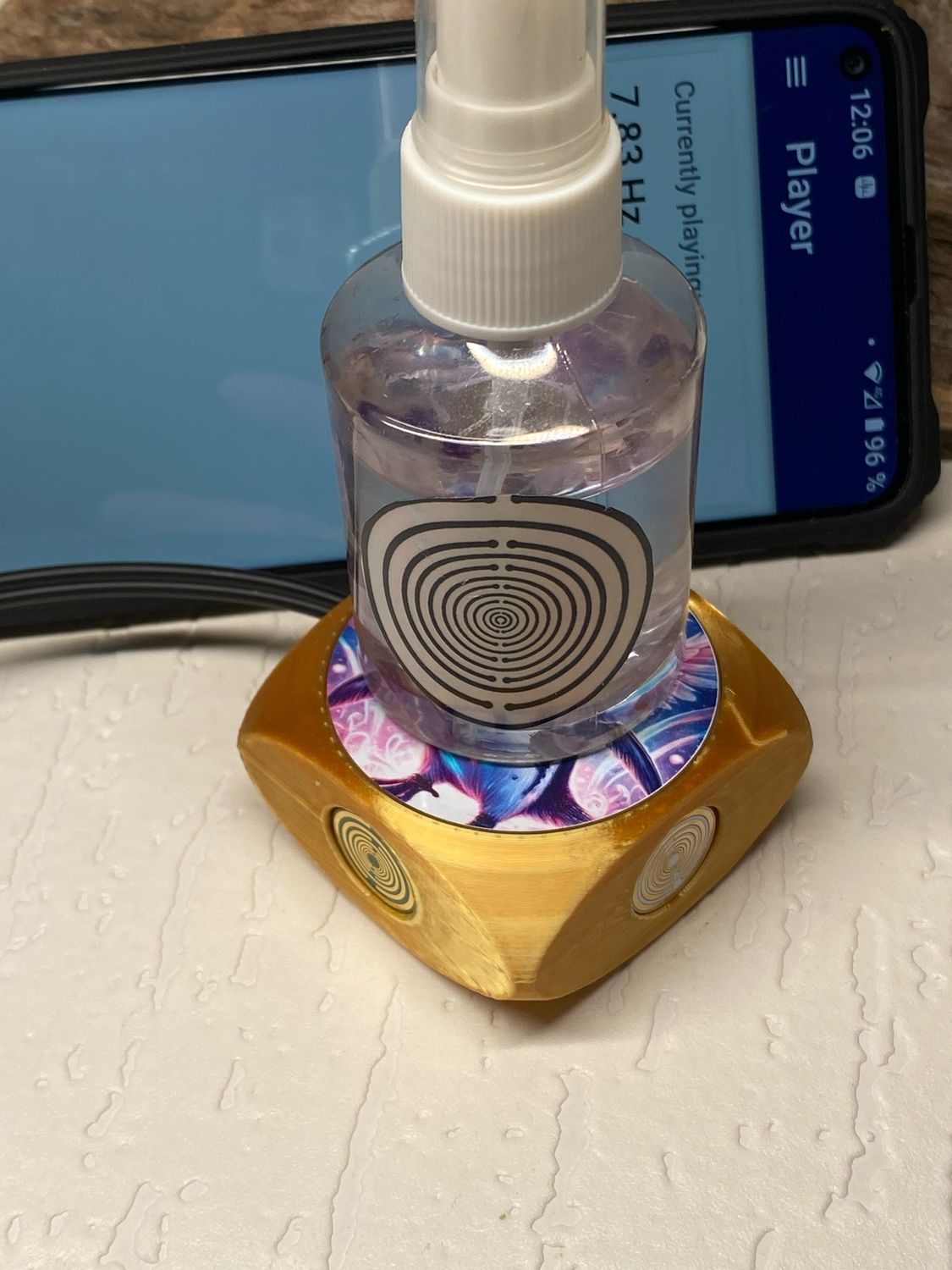 VibraNex Aurycube – 50 mm Oberflächenplatte – Pinguin – Produktansicht 1