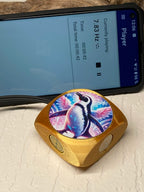 VibraNex Aurycube – 50 mm Oberflächenplatte – Pinguin – Produktansicht 1