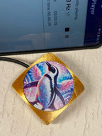 VibraNex Aurycube – 50 mm Oberflächenplatte – Pinguin – Produktansicht 1